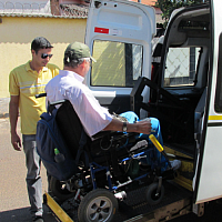 Táxi adaptado com rampa para cadeirantes em São paulo